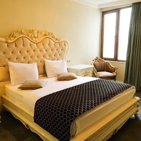 Town Hotel 3*