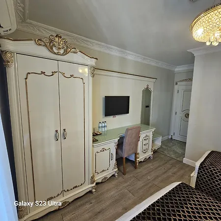 Town Hotel 3*