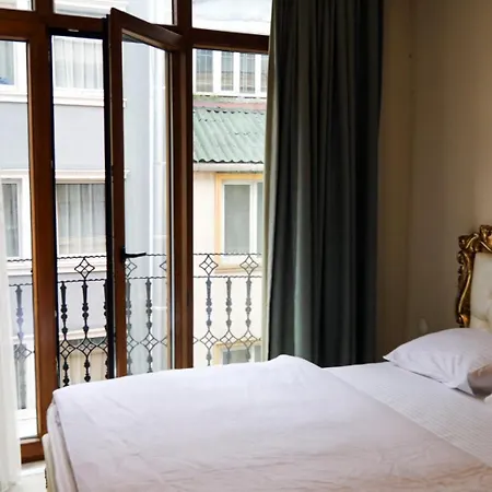 Town Hotel 3*
